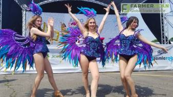 В Черкассах открыли агровыставку в карнавальном стиле (ФОТОРЕПОРТАЖ)