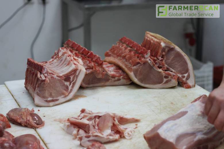 Цены на закупку свинины ускорили падение