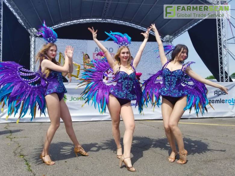 В Черкассах открыли агровыставку в карнавальном стиле (ФОТОРЕПОРТАЖ) В Черкассах открыли агровыставку в карнавальном стиле (ФОТОРЕПОРТАЖ)